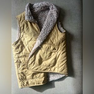 Reversible fuzzy puffer vest